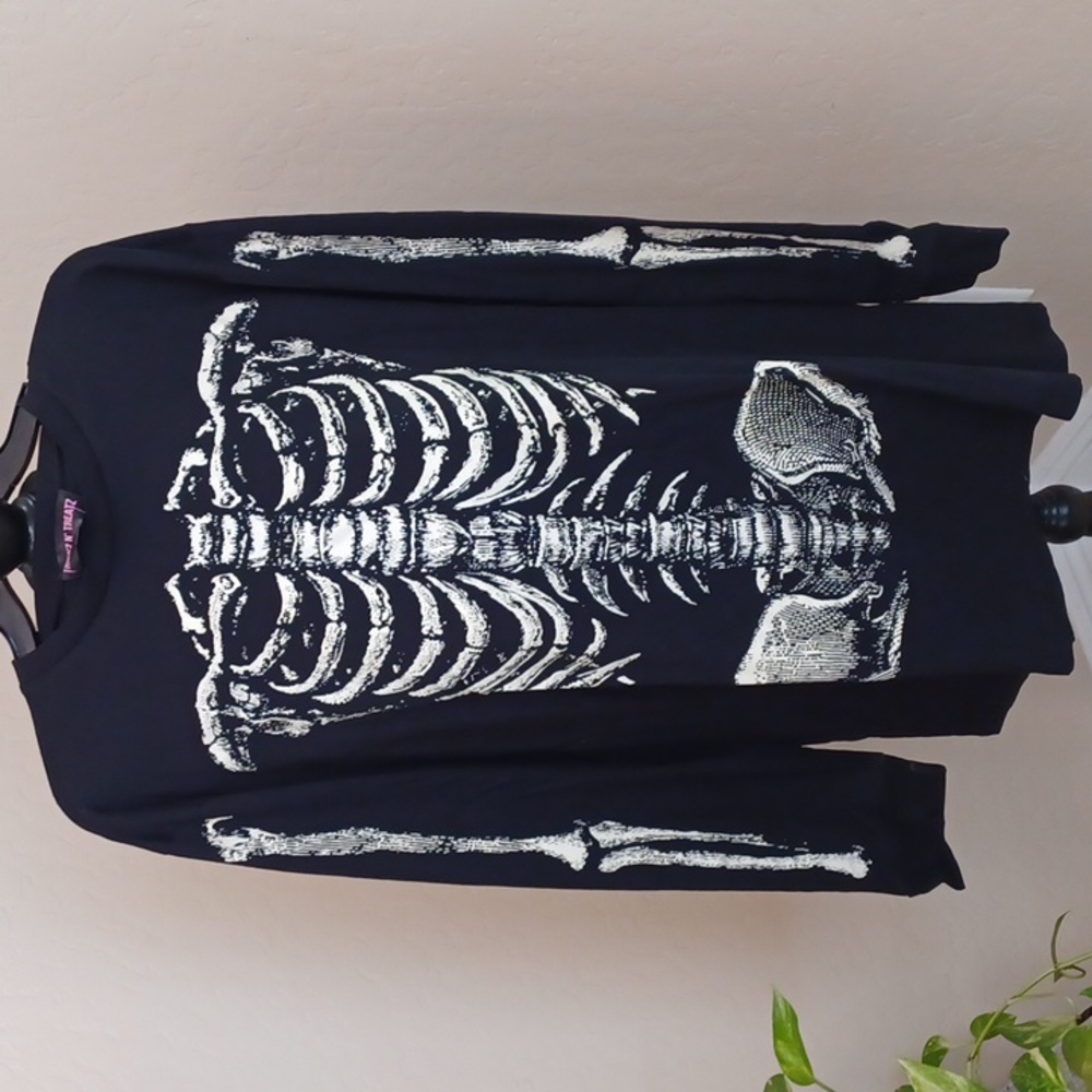 DOLLSKILL TRICKZ N TREATZ XXL BLACK LONG-SLEEVED RIB BY RIB GLOW T SHIRT